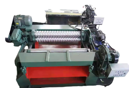 Round grinding machine for peeling wood veneer Round grinding machine for peeling wood veneer