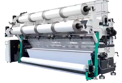 Knitting machine with servo motor