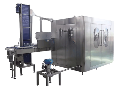 Machine for filling carbonated drinks in PET bottles