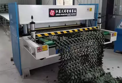 Fabric Mesh Cutting Machine (camouflage nets) Fabric Mesh Cutting Machine (camouflage nets)