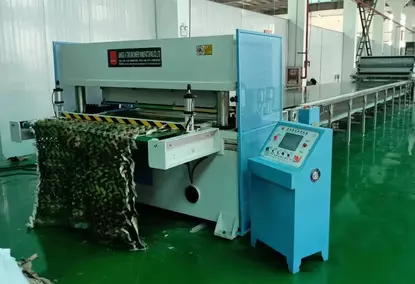 Fabric Mesh Cutting Machine (camouflage nets) Fabric Mesh Cutting Machine (camouflage nets)