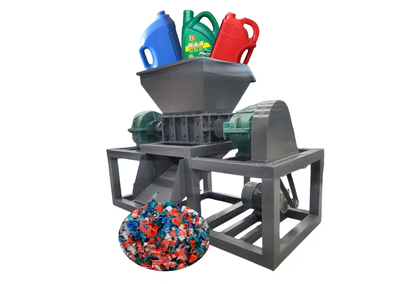 Two-shaft shredder for recycling plastic bottles