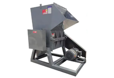 Two-shaft shredder for crushing and crushing bags