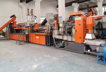 Granulator for plastic recycling