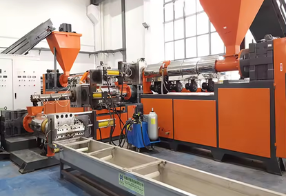 Granulator for plastic recycling