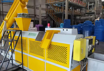 Granulator for plastic recycling