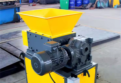 Mini two-shaft shredder for recycling plastic, metal and garbage Mini two-shaft shredder for recycling plastic, metal and garbage