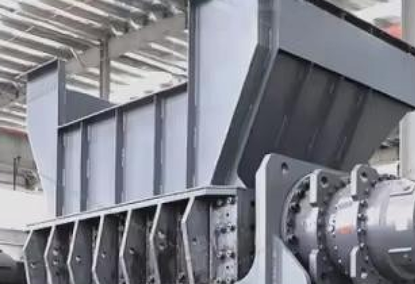 Shredder for recycling scrap metal and car bodies Shredder for recycling scrap metal and car bodies
