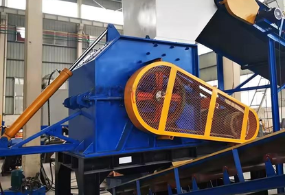 Scrap metal shredding equipment
