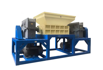 Two-shaft shredder for recycling car bodies and metal