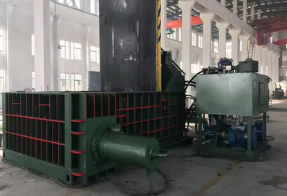 Horizontal hydraulic press for compressing metal residues