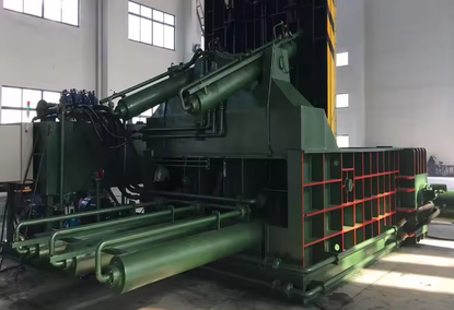 Horizontal hydraulic press for compressing metal residues Horizontal hydraulic press for compressing metal residues