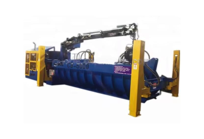 Hydraulic press for pressing scrap metal