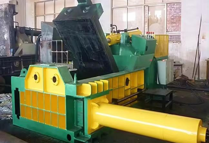 Economical horizontal press for scrap metal