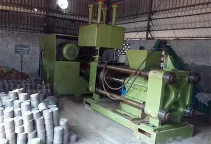 Press for briquetting scrap iron