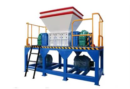 Two-shaft shredder for recycling glass bottles and waste Two-shaft shredder for recycling glass bottles and waste