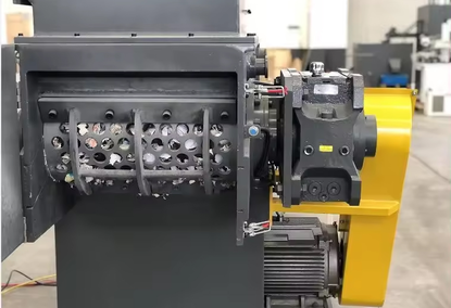 Mini industrial two-shaft shredder for processing wood, biomass, textiles and glass