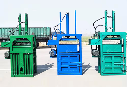 Vertical hydraulic press for packing cardboard boxes and waste paper Vertical hydraulic press for packing cardboard boxes and waste paper