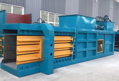 Hydraulic horizontal press for packaging waste paper and cardboard Hydraulic horizontal press for packaging waste paper and cardboard