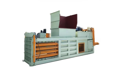 Hydraulic horizontal press for packaging waste paper and cardboard Hydraulic horizontal press for packaging waste paper and cardboard