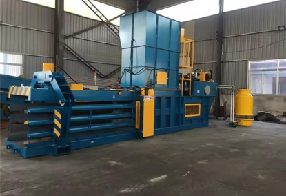Fully automatic horizontal press for packaging waste paper and cardboard Fully automatic horizontal press for packaging waste paper and cardboard