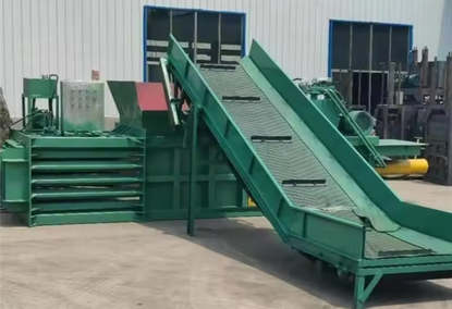 Hydraulic press for wood shavings, clothes, sawdust and waste paper