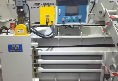Hydraulic press for packaging waste paper and cardboard boxes Hydraulic press for packaging waste paper and cardboard boxes