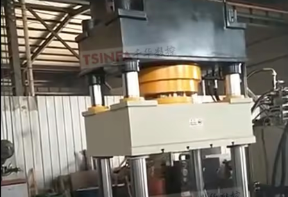 Hydraulic press for cold forging