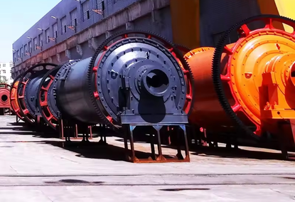 Ball mill for crushing ore