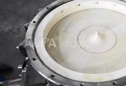 Jet mill with air flow