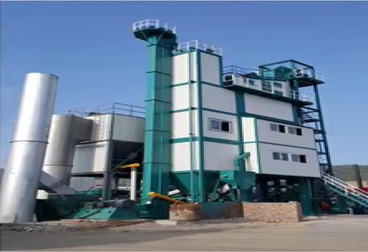 Stationary asphalt concrete installation with high precision