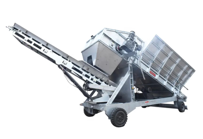 Straw production machine for filling the hopper with compost Straw production machine for filling the hopper with compost