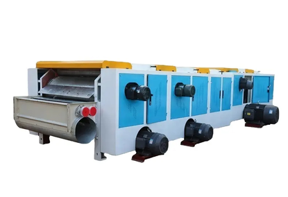 Single roller two-piece carding machine