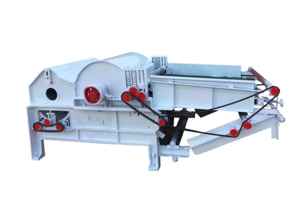 Single roller two-piece carding machine