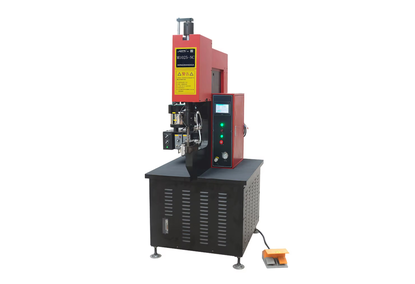 Riveting machine with hydraulic drive