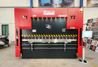 Hydraulic bending press with rear cylinders