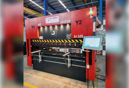 Hydraulic bending press with rear cylinders