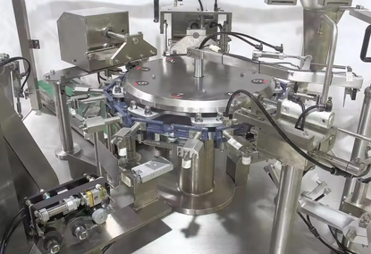 Packing machine for weighing and packing dried fruits and nuts from 500 g to 1 kg.