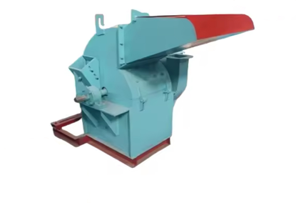 Wood shredder for the production of pellets from biomass