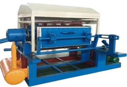 Machine for casting trays from recycled paper pulp Machine for casting trays from recycled paper pulp